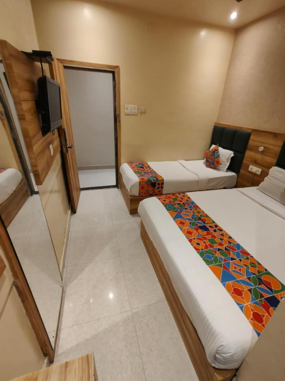 Hotel Sun City Near Saifee Hospital And Hn Reliance Hospital Mumbai Exterior photo