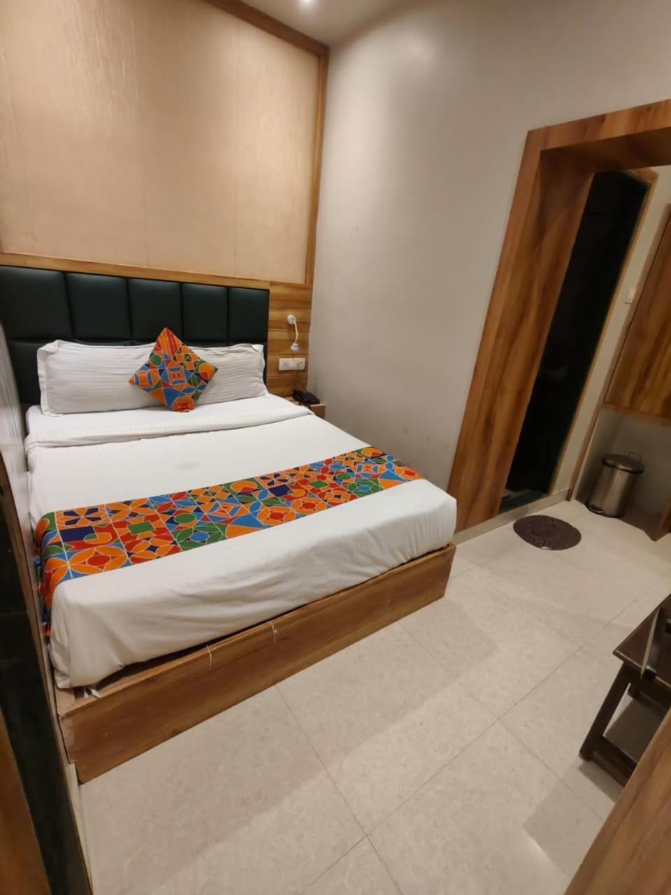 Hotel Sun City Near Saifee Hospital And Hn Reliance Hospital Mumbai Exterior photo